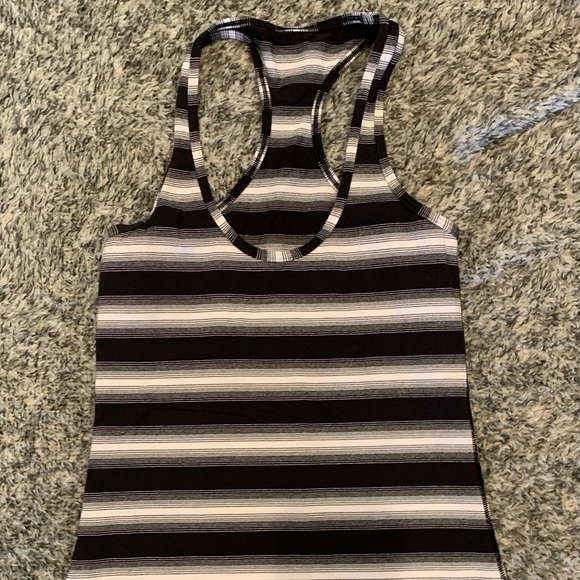 Lululemon tank - Picture 2 of 3